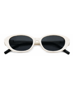 Creamy white frame med mørke glas. Clean, minimalistisk og super fresh summer vibe.